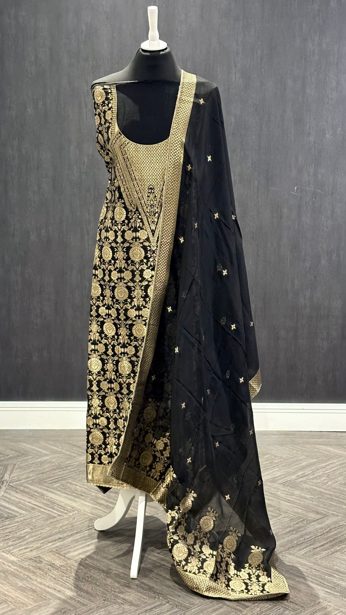 Black Brocade Style - 3pc